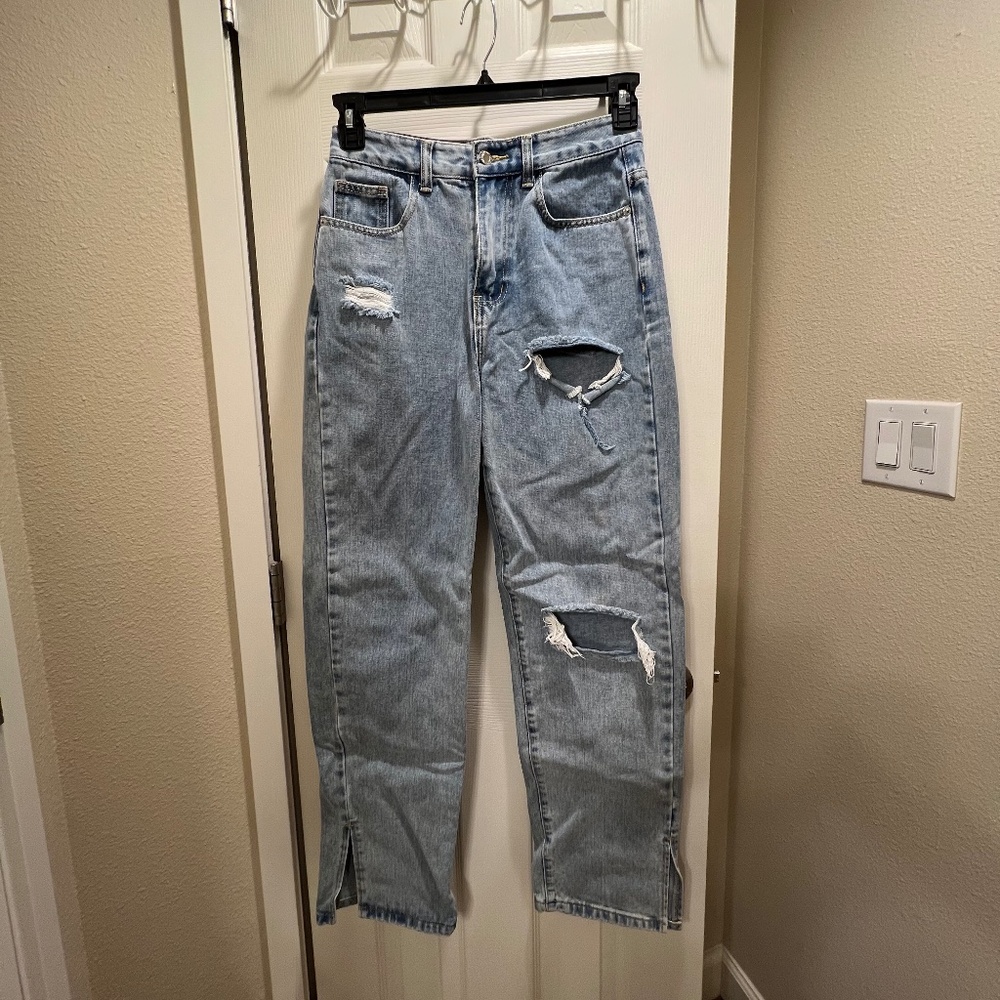 Petite Bleach Wash Ripped Split Hem Jeans